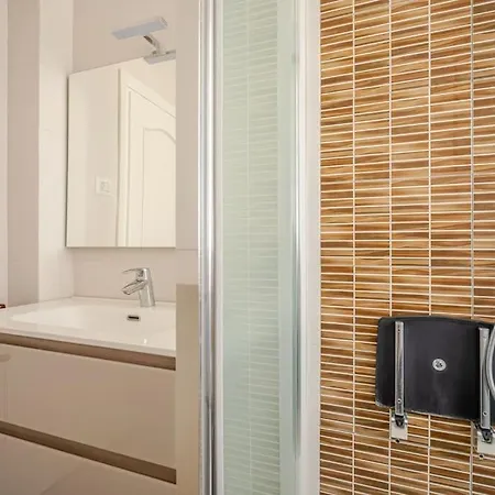 Casa Con 2 Da Letto E Parcheggio A Appartamento *