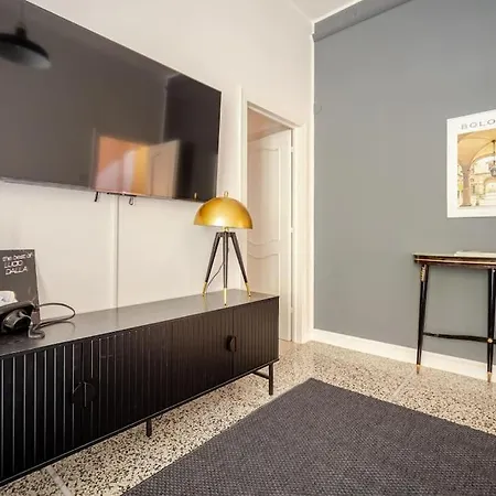 Apartment Casa Con 2 Da Letto E Parcheggio A Bologna